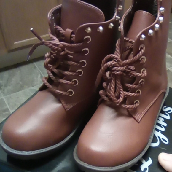 Boots - Picture 2 of 7